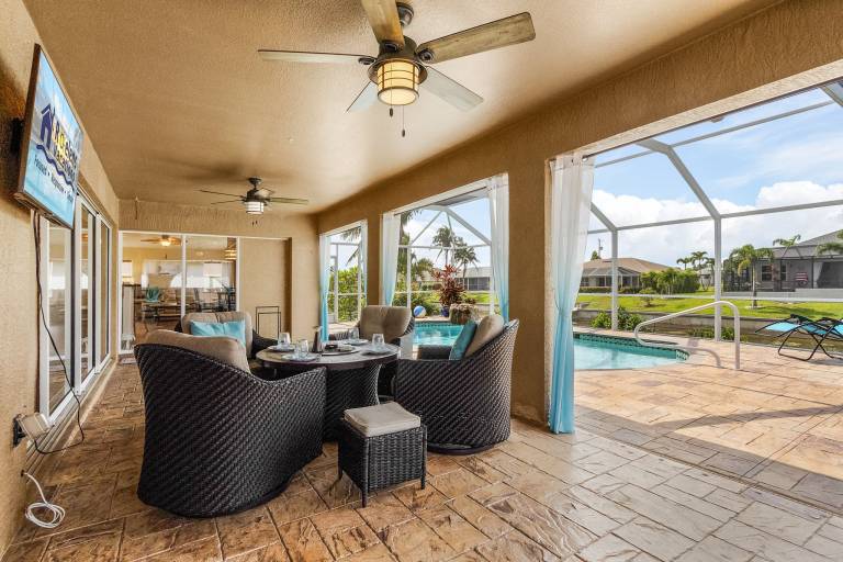 House with private pool & barbecue | Water view — photo 3