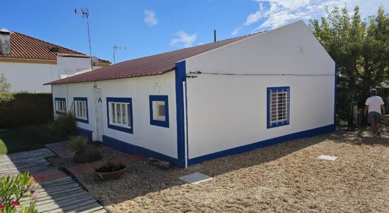 Vacation home with terrace, BBQ & garden in Grandola