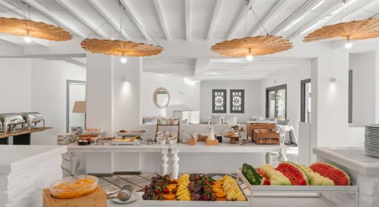 Mr and Mrs White Tinos — photo 4