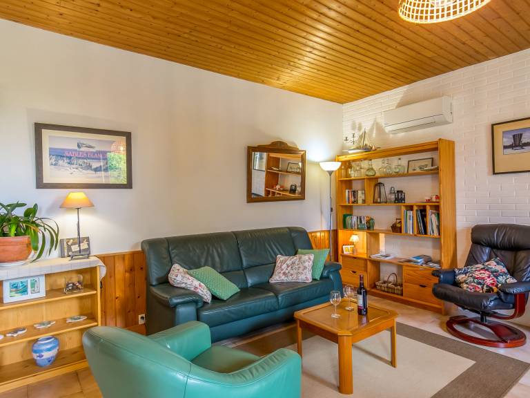Fully equipped house with yard, terrace & BBQ | Pets allowed — photo 3