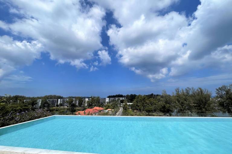 Laguna Skypark apartment near golf course