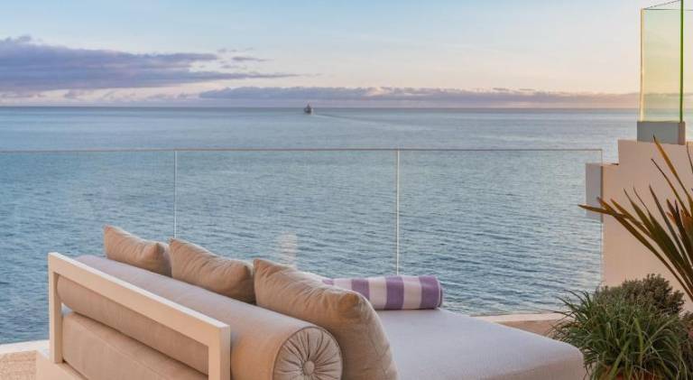 Fully equipped charming vacation home with private pool, terrace & barbeque | Next to Farmers Market | Suitable for remote work | Pet-friendly — photo 4