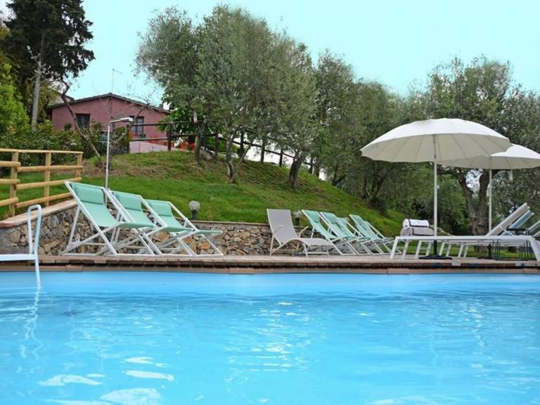 Pleasant apartment with barbecue, pool & patio | Dogs allowed in Viareggio