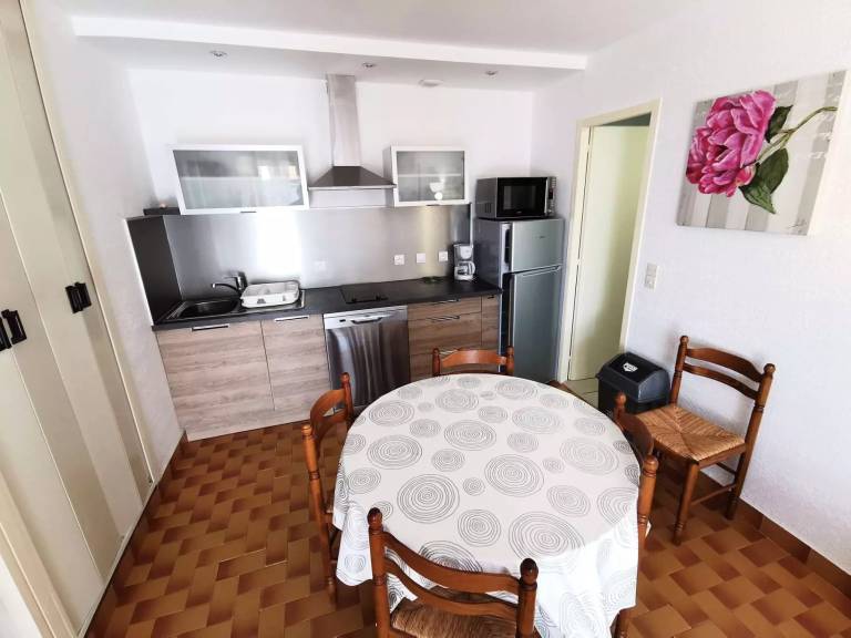 Charming holiday apartment with patio | Beach nearby | Pet-friendly — photo 4