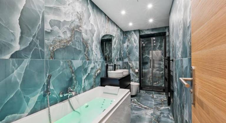 Lavie Maison Sauna Hot Tub & AC in 7th — photo 2