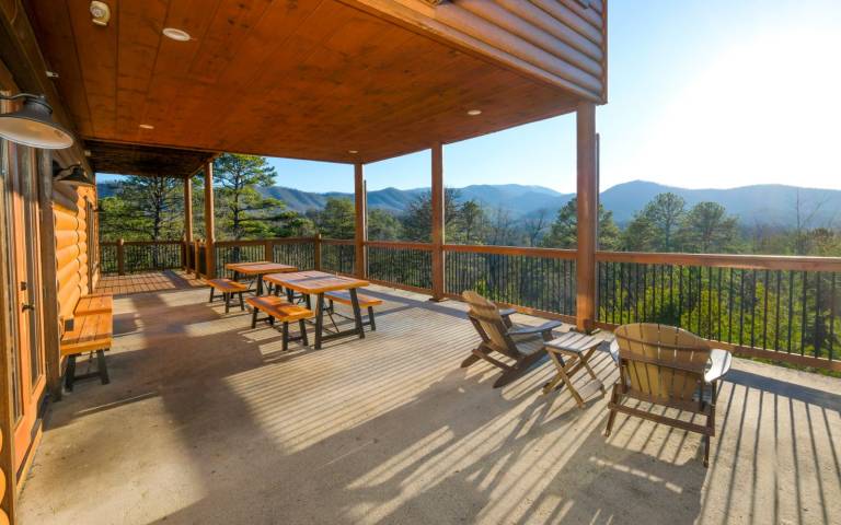 Cabin with hot tub, private pool & barbeque | Mountain view — photo 2