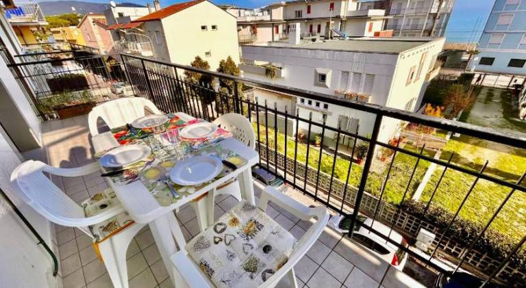 Holiday apartment with patio in Numana