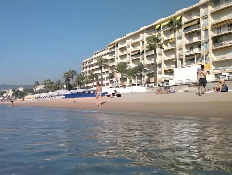 Nice apartment with patio | Beach nearby | Pet-friendly in Cannes