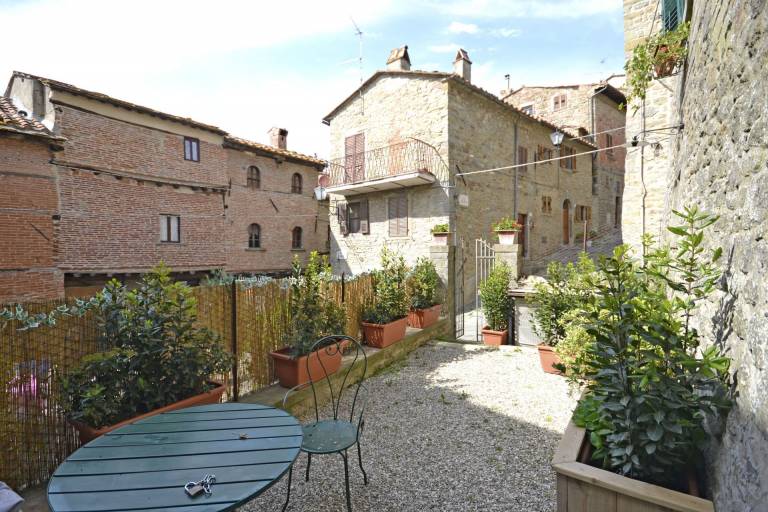 Rental apartment with yard | City view in Cortona