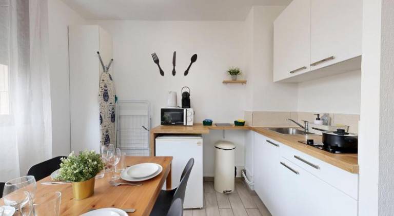 Expat renting - Le Cocon Vert - Wifi - Near station — photo 5