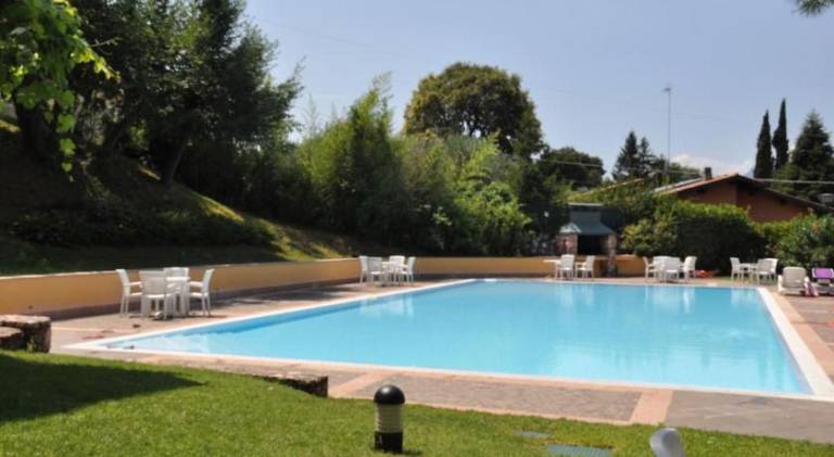 Vacation home with pool — photo 4