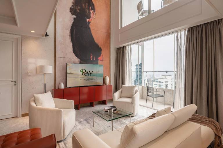 Charming white Saigon Penthouse/4 beds+2/Groups in Ho Chi Minh City