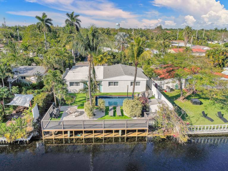 Private Pool 3BR with Lakefront view