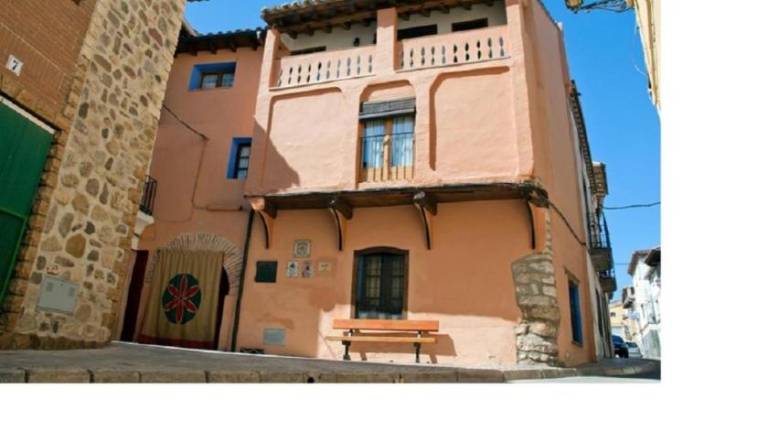 House with yard, grill & patio in Zaragoza