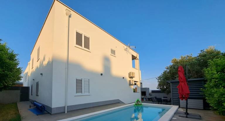 Children-friendly holiday apartment with jacuzzi, BBQ & private pool | Good for workation | Pets are welcome — photo 5