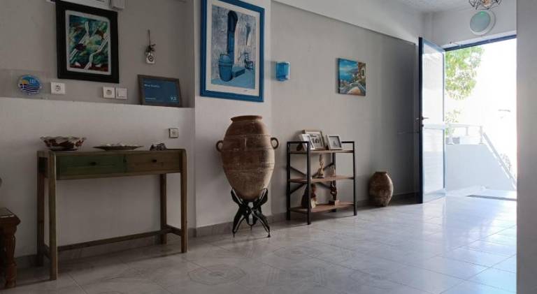 Holiday apartment with yard & patio — photo 5