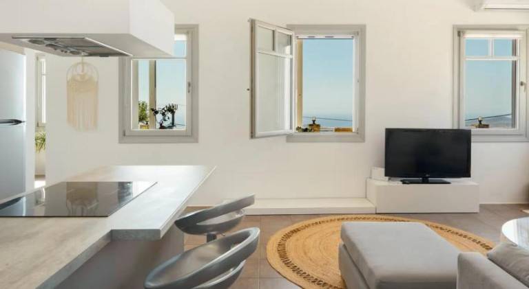 Vacation home with terrace, garden & jacuzzi — photo 2