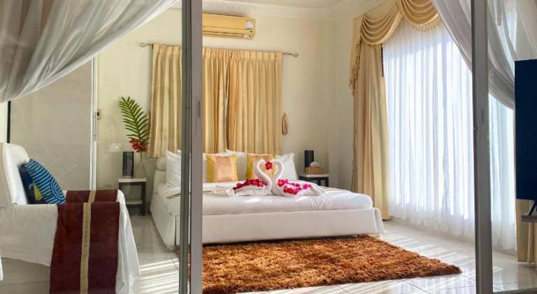Lovely villa with terrace, jacuzzi & garden | Pet-friendly — photo 2