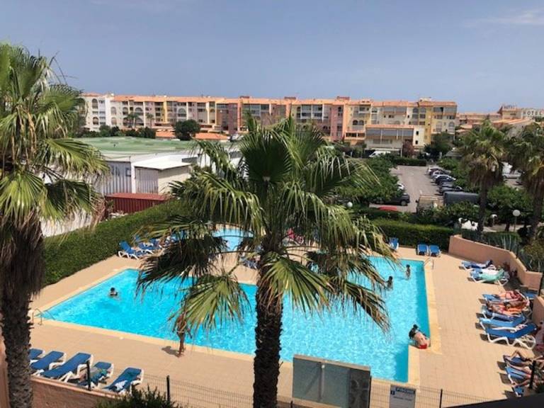 Studio Cabin for 4 with Washer, Pool and Parking in Agde