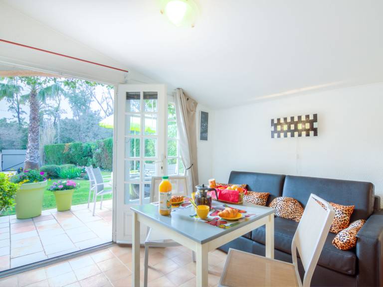 Vacation home with patio, barbeque & garden | Dogs allowed — photo 2