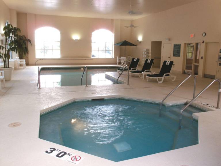 La Quinta Inn & Suites by Wyndham Milwaukee SW New Berlin — photo 4