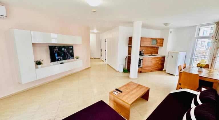 Charming 2-bed flat with pool view in Sunny Beach, Bulgaria in Burgas