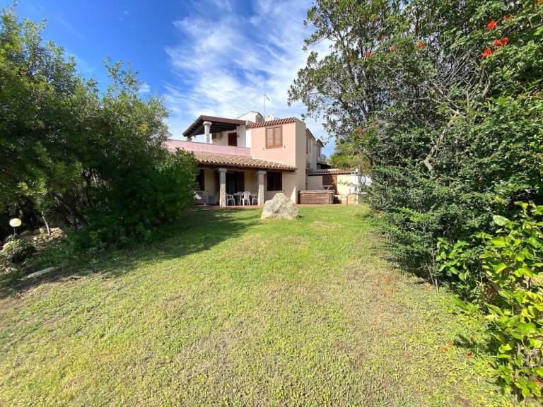 Family-oriented villa with yard, grill & hot tub | Garden view | Pets allowed — photo 4