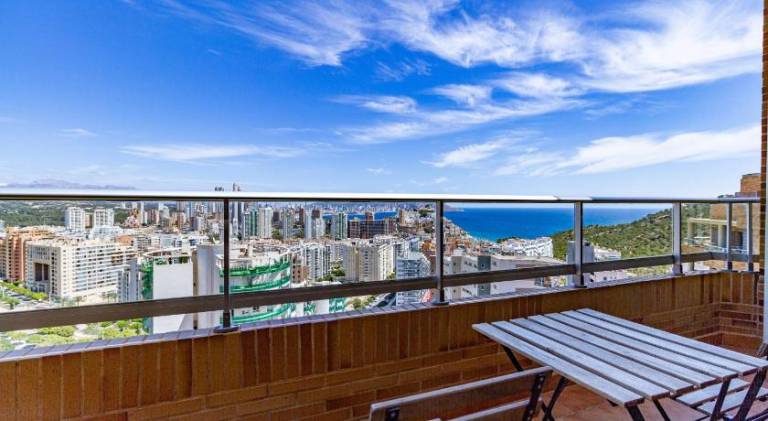 Penthouse sea view, pool, terrace, 2 bedrooms in Benidorm
