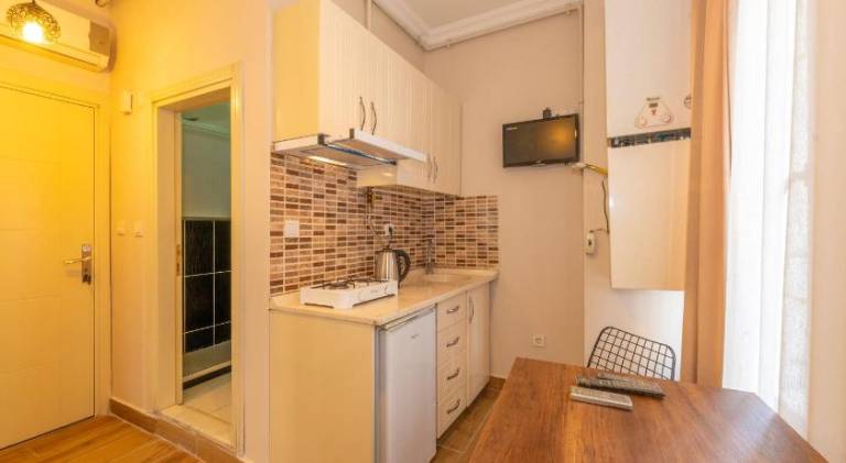 Serviced apartment with terrace | Next to Taksim Square | Suitable for remote work | Pet-friendly — photo 3