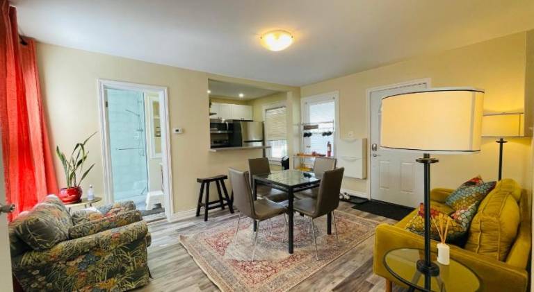 Comfortable and Convenient Apartment in Central Niagara — photo 2