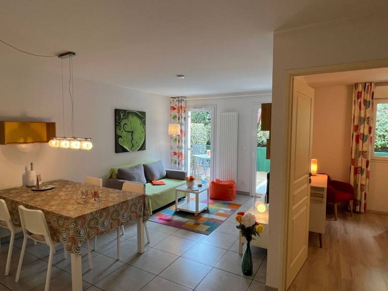 Holiday apartment with patio & garden — photo 3