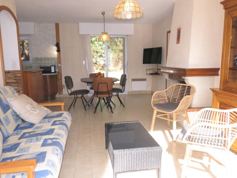 Vacation home with patio, yard & BBQ — photo 3