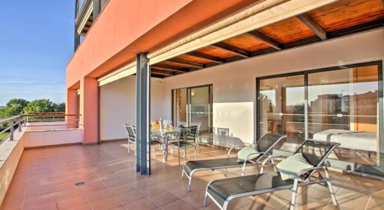 Rental apartment with pool, terrace & garden — photo 4