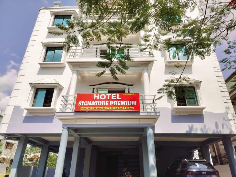 Hotel Signature Premium Near Soa & Sum Hospital