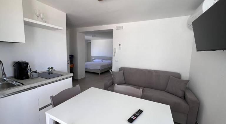 Serviced apartment with yard — photo 3