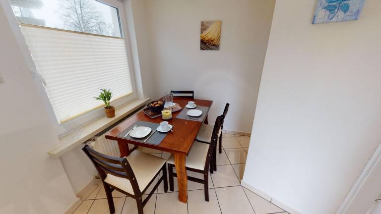 Renovierte Ferienwohnung für 6 Erwachsene und 1 Kind mit Meerblick in Strand- und Hafennähe — photo 3