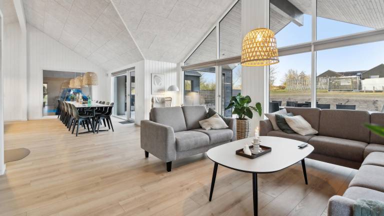 Family-oriented spacious vacation home with sauna, jacuzzi & garden | Pet-friendly — photo 3