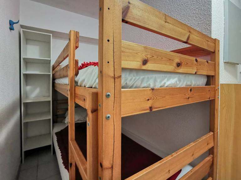 Studio cabin for 4, beach access, parking, in Le Lavandou — photo 3