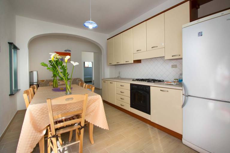 Family-oriented apartment with barbecue, garden & terrace | Panoramic view | Beach nearby | Pets allowed — photo 2