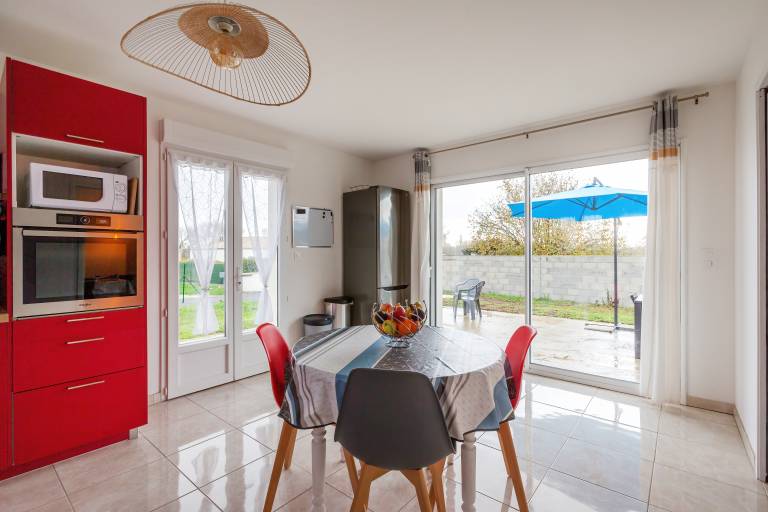Children-friendly house with patio, barbeque & garden | Dogs allowed — photo 3