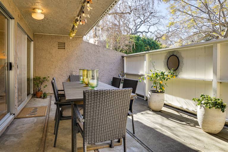 Close to Stanford Walkable Silicon Valley Condo