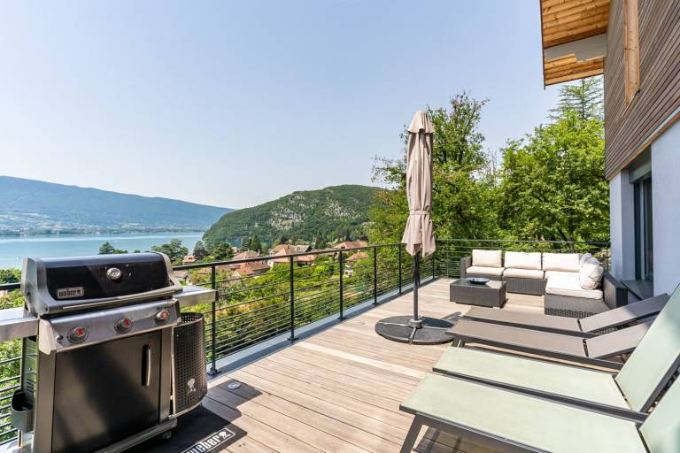Villa with terrace, yard & barbecue — photo 3