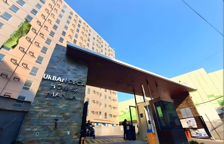 Urban Deca homes by fernandez in Manila