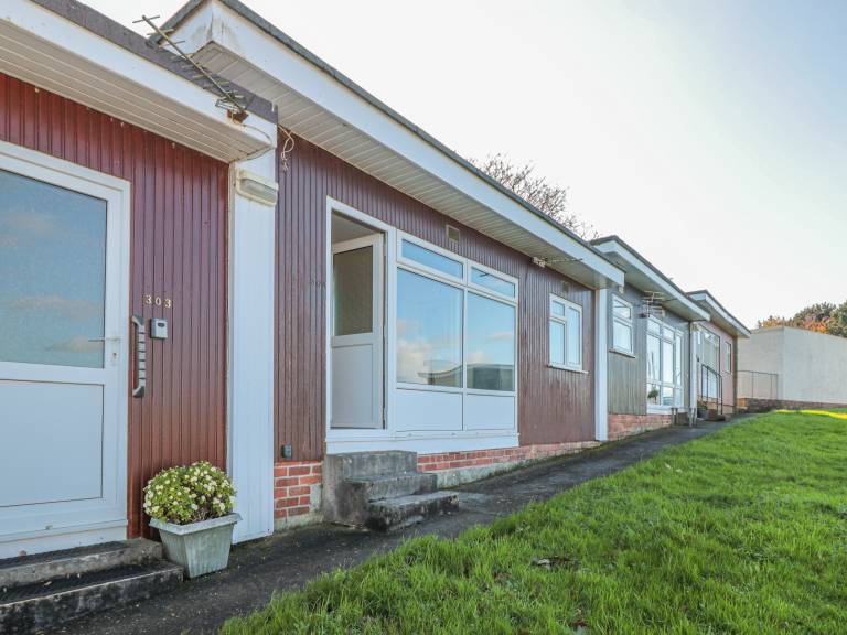 Family-friendly nice cottage with yard | Beach view | Pets allowed — photo 2