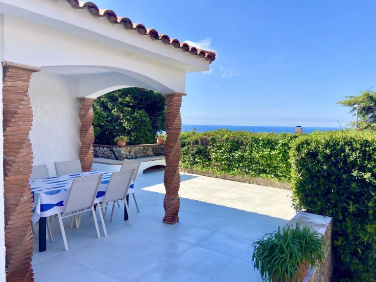 Villa with patio, yard & private pool | Sea view — photo 5
