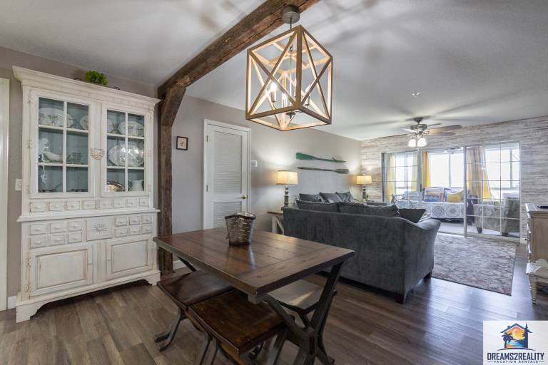 Beautifully Updated 3BR WALK-IN Near the Strip FREE TICKETS INCLUDED! (CH4-4) — photo 2