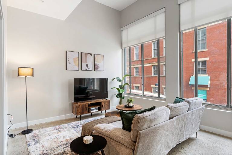 CozySuites Textile 4BR w Gym Rooftop access