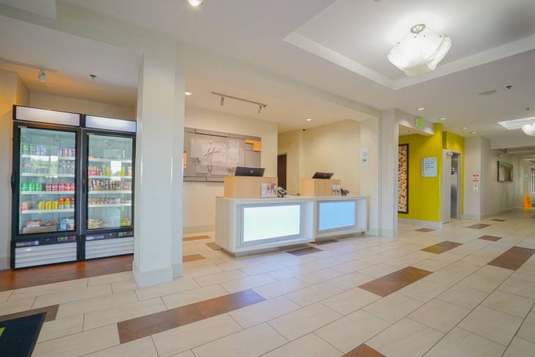 Holiday Inn Express Hotel & Suites Ontario By IHG — photo 4