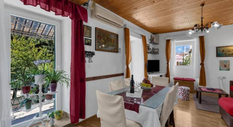 Holiday apartment with 3 rooms for 6 persons — photo 2