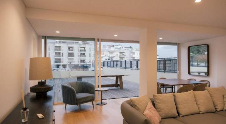 Fully equipped nice apartment with terrace | Next to the beach | Suitable for remote work | Pets allowed in Cascais
